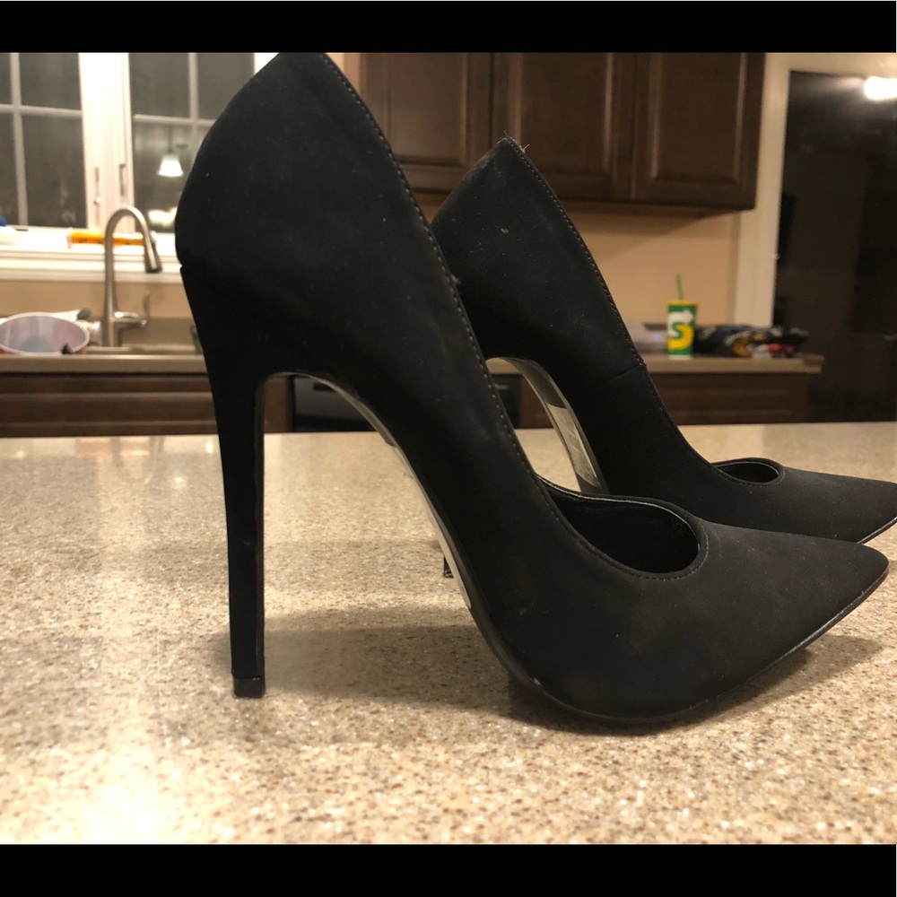 New Black pointy heels